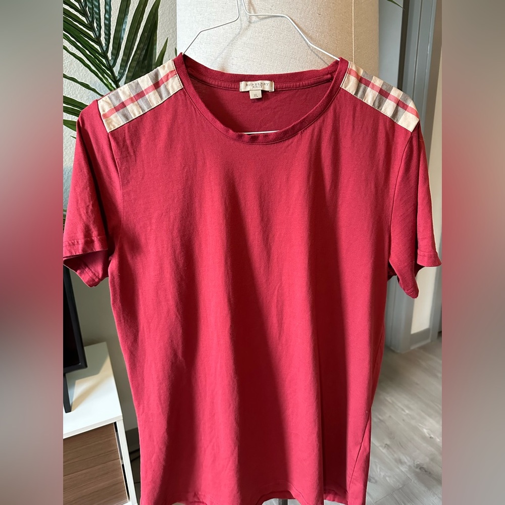 Burberry tee